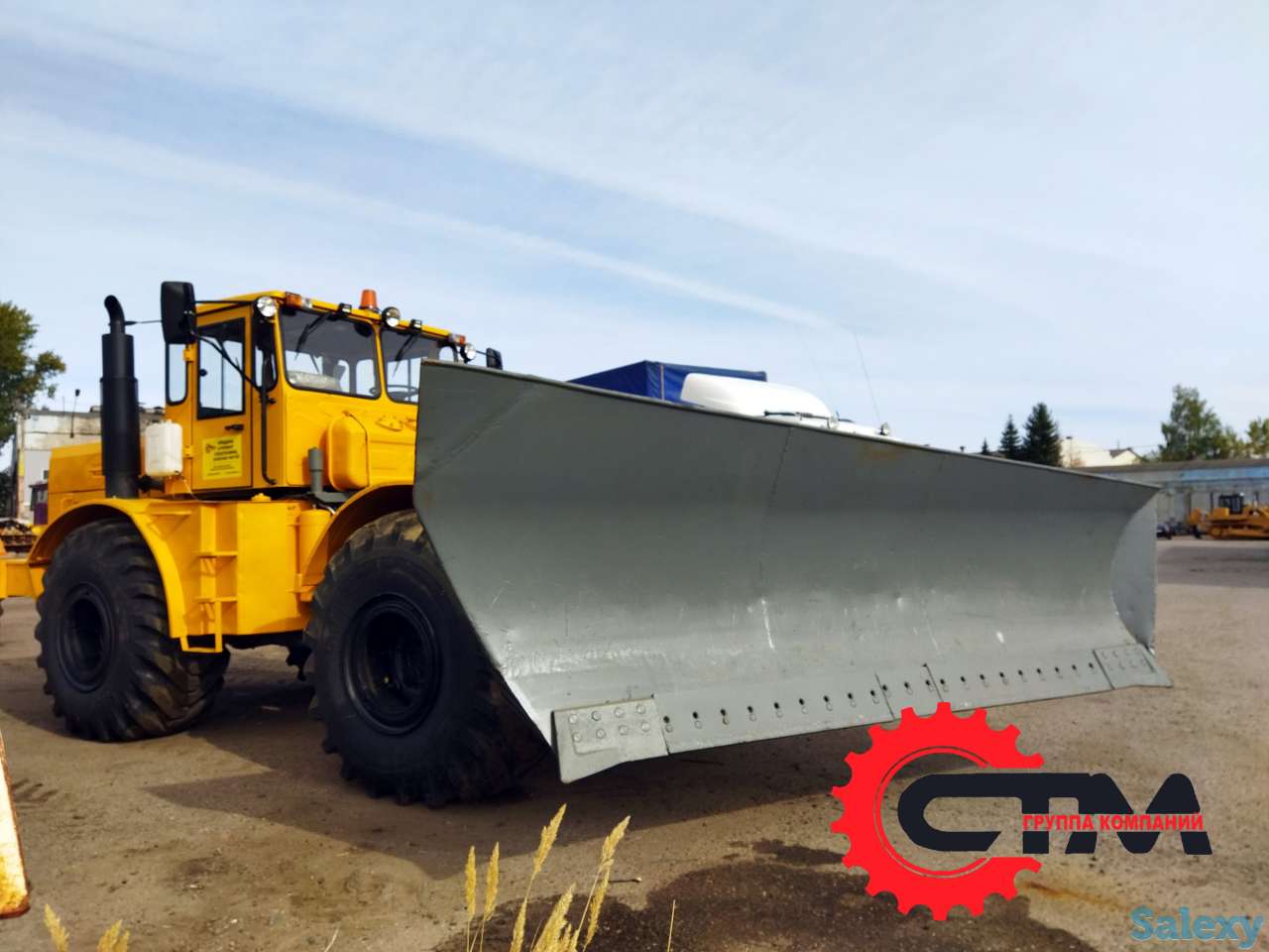 Кировец К-700, бульдозерный отвал, грейдозер дм15, фотография 1