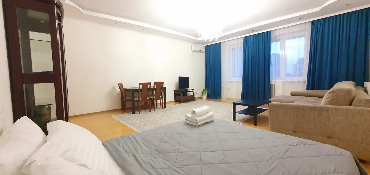 3- х комн с 4-мя кроватями и раскладным диваном с видом на Байтерек, фотография 8