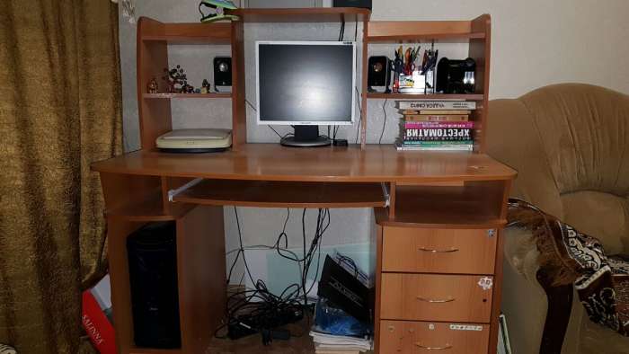 Компьюторный стол, фотография 1