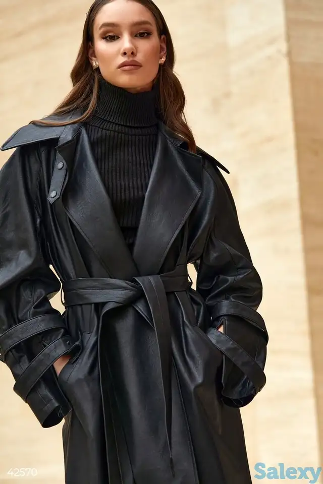 Черный тренч из искусственной кожи, фотография 2