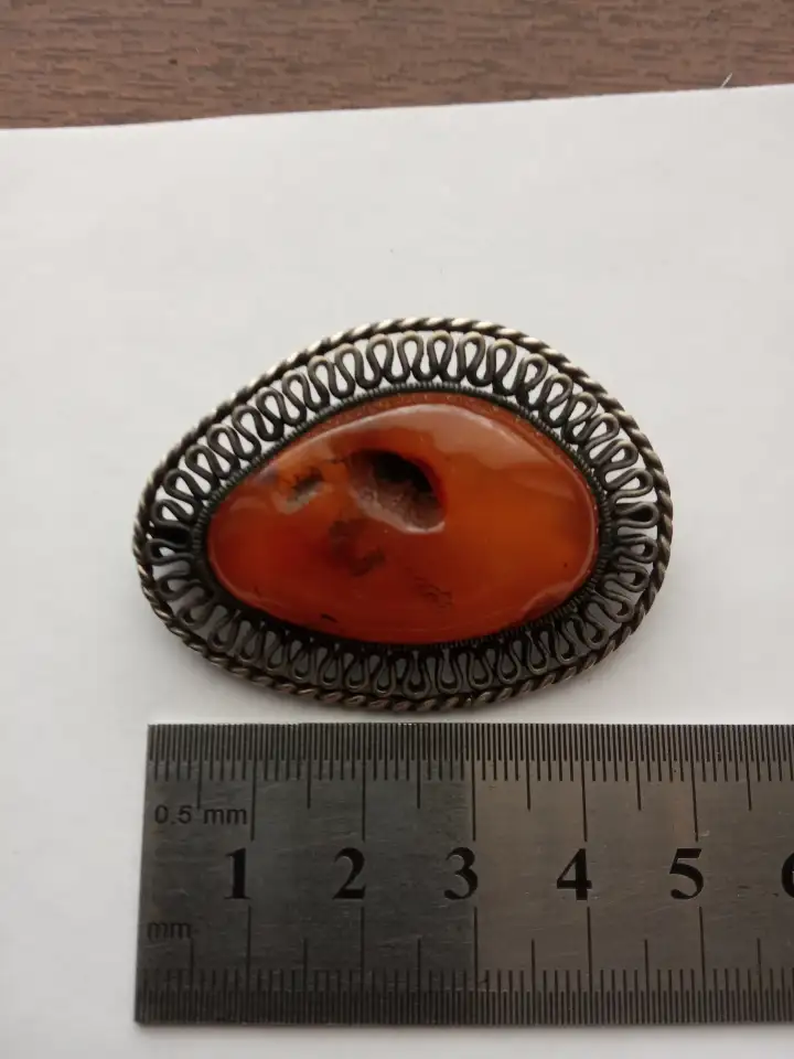 Продам брошь с балтийским янтарём, в отличном состоянии, изготовлена в 1961-ом году, на заказ, стоимость 25000 тенге. Пр, фотография 1