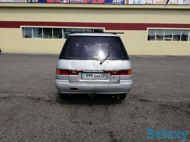 Nissan Prairie, фотография 2