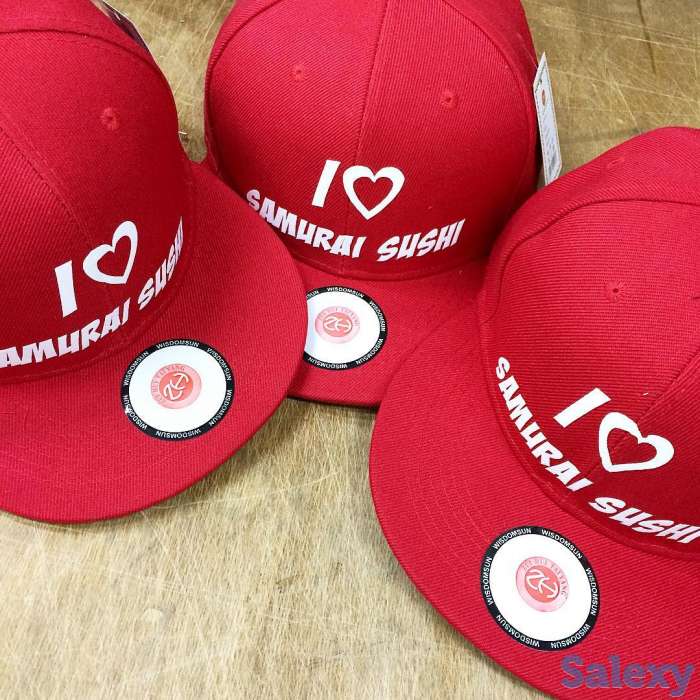 Брендирование бейсболок. Нанесение на бейсболоки логотипов или названий компании., фотография 1