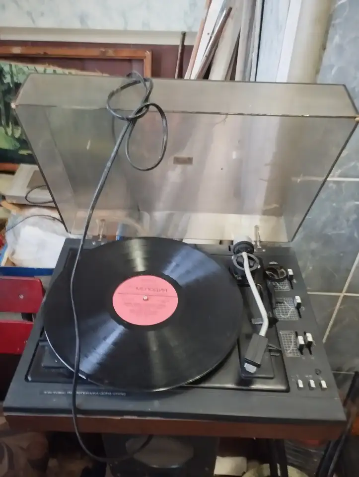 Продам проигрыватель с колонками и пластинками радиотехник в рабочем состоянии цена 100т.т., фотография 3