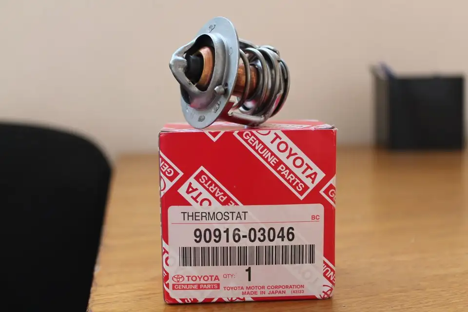 Термостат TOYOTA, фотография 1
