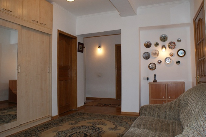 Продам 4-х комнатную квартиру в Алматы, Богенбайн батыра 187, фотография 9