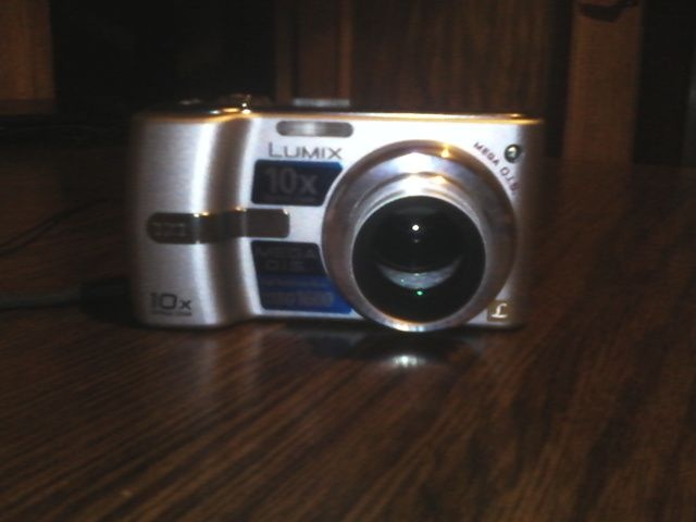 Цифровой фотоаппарат Panasonic Lumix DMC-TZ1, фотография 3