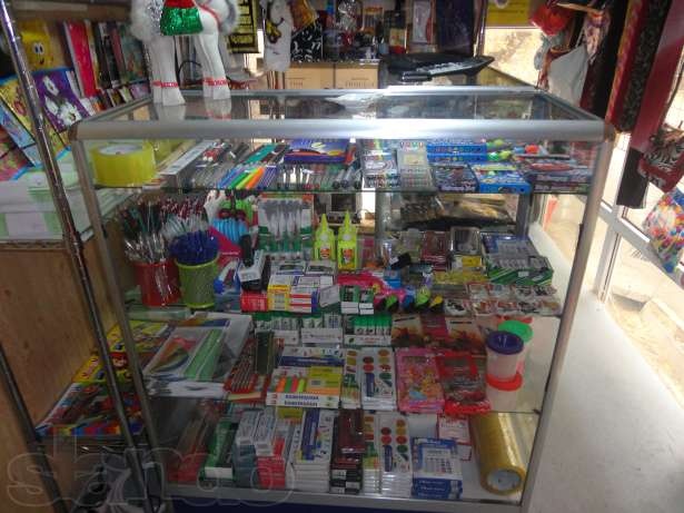 продам 2 стеклянные витрины и 3 полки, фотография 4