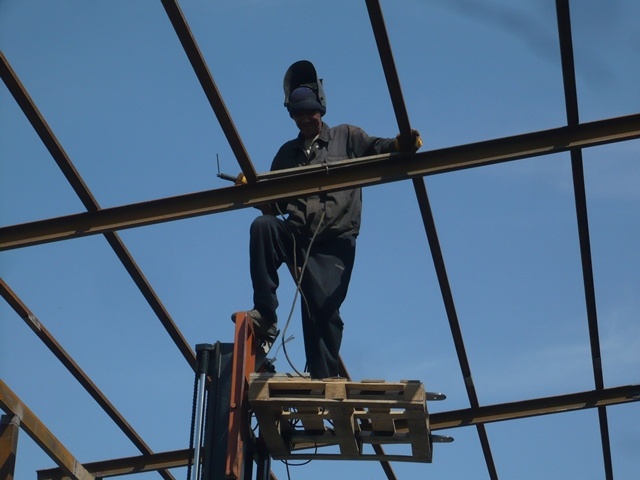 Сварочные работы. Строительство навесов, заборов; изготовление ворот с консольной системой, лестниц, фотография 2