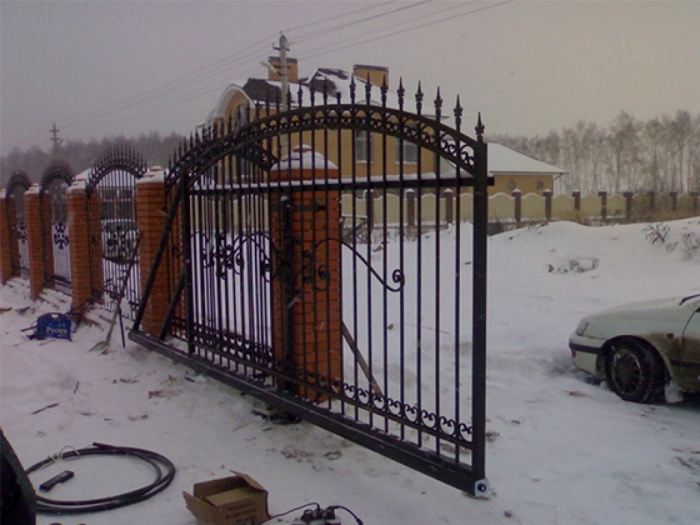 Сварочные работы. Строительство навесов, заборов; изготовление ворот с консольной системой, лестниц, фотография 1