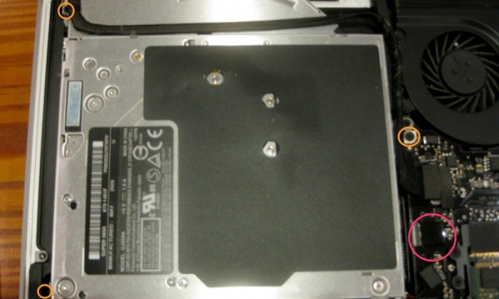 Вставили диск в MacBook Pro , диск не открывается , не читает !, фотография 2