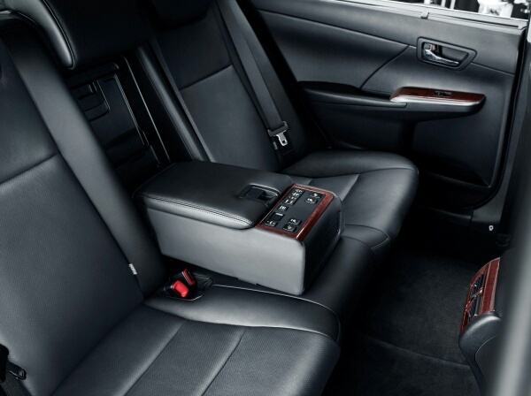 Аренда автомобиля Toyota Camry 50, фотография 2