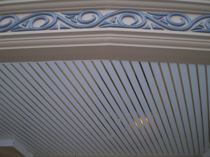 Подвесные алюминиевые потолки,террасная доска,искусственный газон, фотография 2