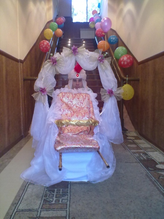 трон и сопровождение, фотография 2