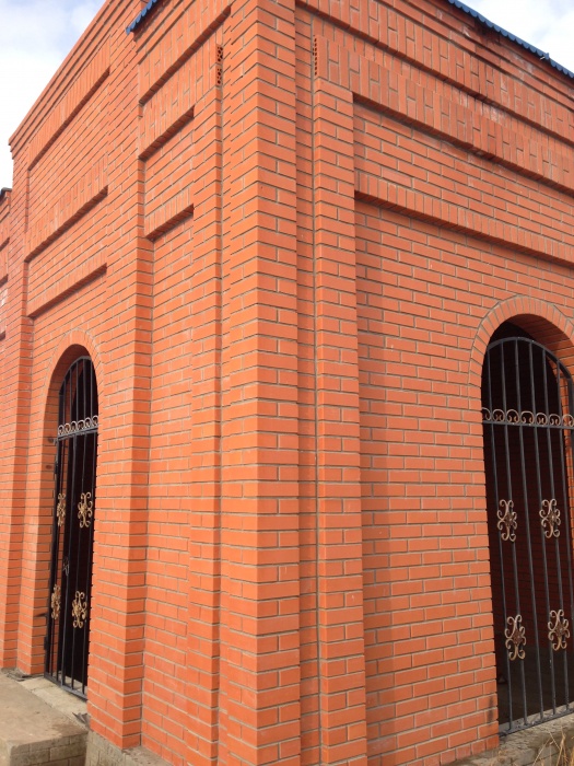 Кирпич облицовочный красный 