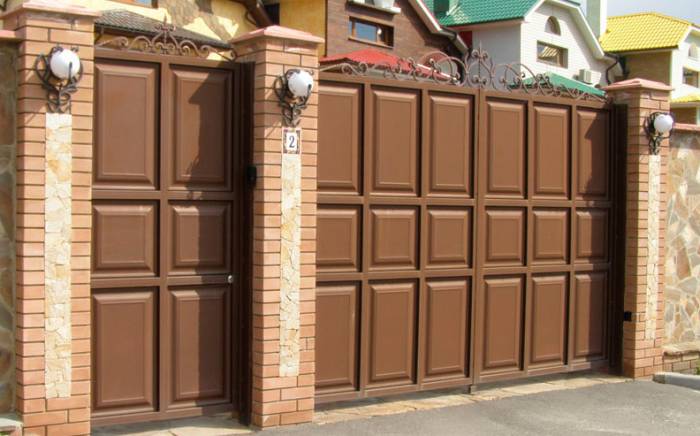 Филенчатые ворота в Актобе, фотография 1