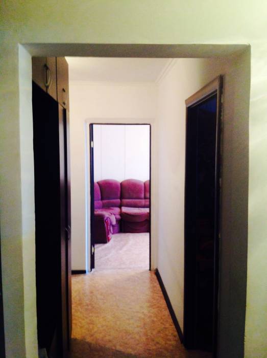 продам 2х комнатную квартиру в 12 мкр., фотография 1