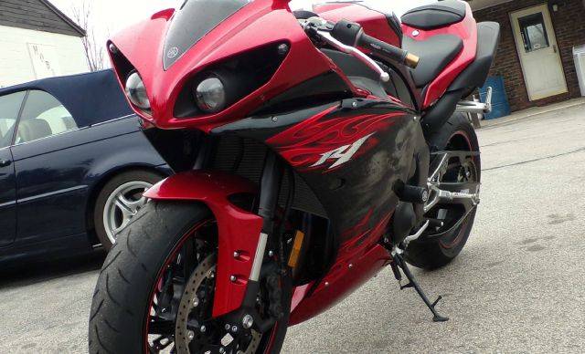 Yamaha YZF R1 2011, фотография 1