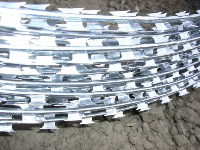 Спиральные барьеры «Егоза» (колючая проволока). , фотография 3