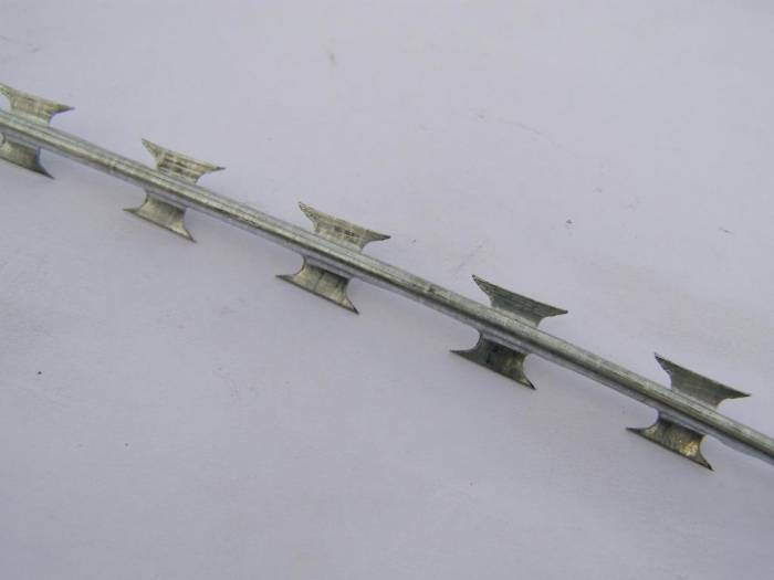 Спиральные барьеры «Егоза» (колючая проволока). , фотография 4