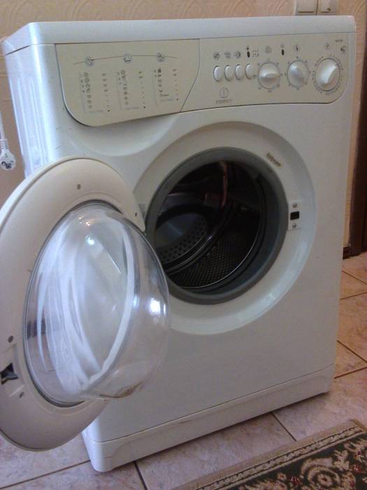 Продам стиральную машину Indesit, фотография 1