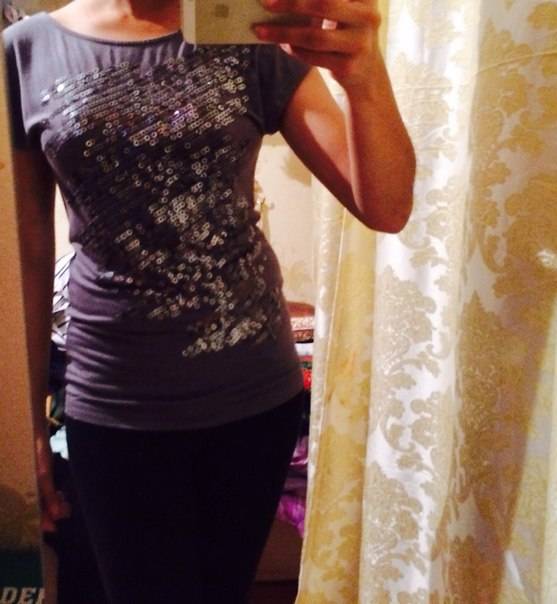 Стильная футболку от известной марки 