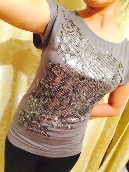 Стильная футболку от известной марки 