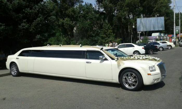 Прокат лимузина chrysler 300c (крайслер 300с), фотография 2
