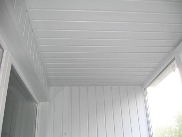 обшивка балконов пластиком, изготовление пластиковых окон, фотография 1