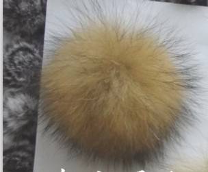 Помпоны из песца и енота оптом, фотография 5