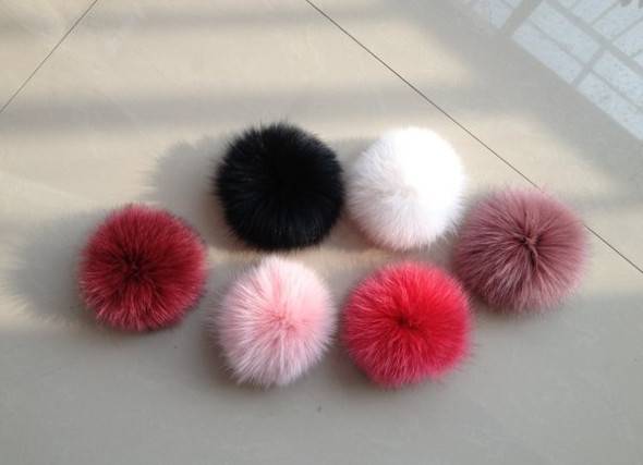 Помпоны из песца и енота оптом, фотография 9