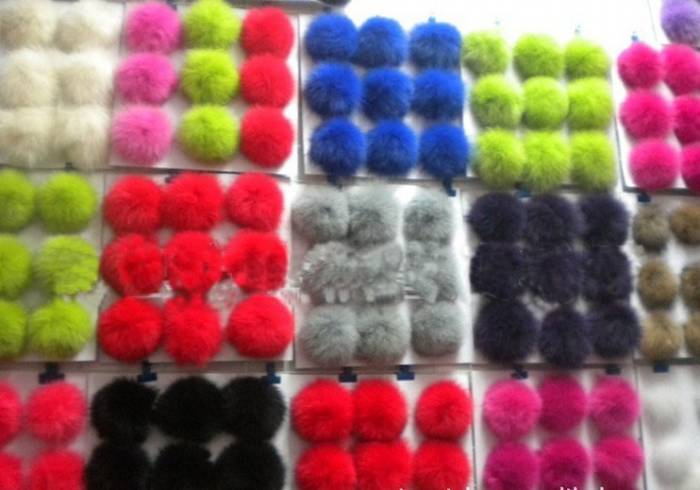Помпоны из песца и енота оптом, фотография 11