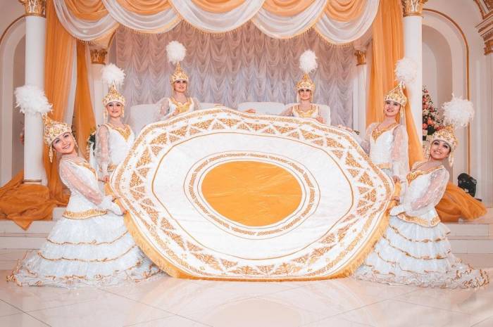 Вывод невесты с круглым Акжолом в Астане, фотография 1