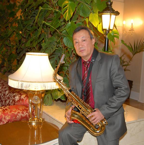 Саксафонист Дуйсенбек Сауриков в Астане , фотография 1