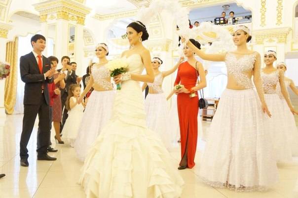 Европейский Вывод Невесты от Кабаре-шоу VIVA, фотография 1