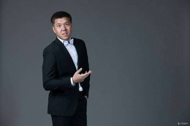 Ведущий Шоумен Айдар Курумбаев на новогодние корпоративы в Астане, фотография 1