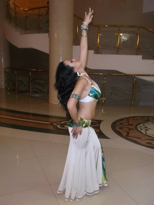 Восточный танец с крыльями, фотография 3