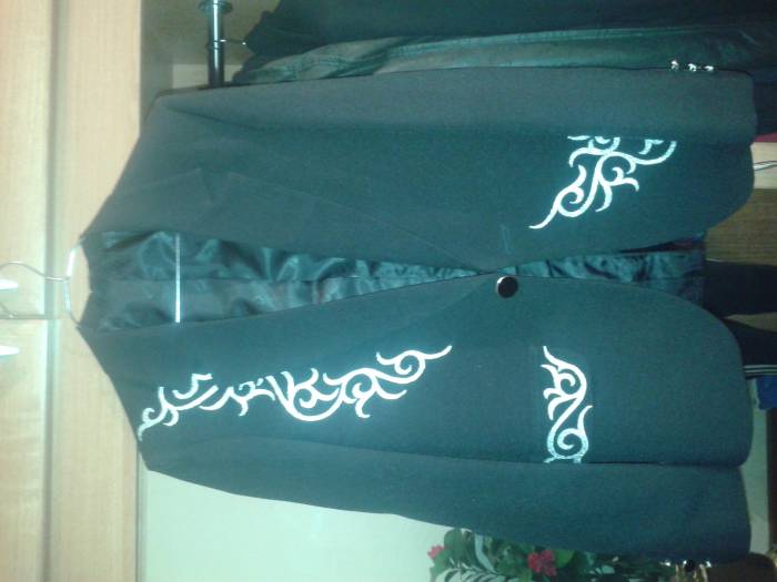 Продам срочно два концертных пиджака для подростков лет 14-15!, фотография 1