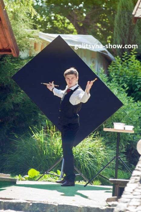 Танцующий художник в Казахстане, фотография 4