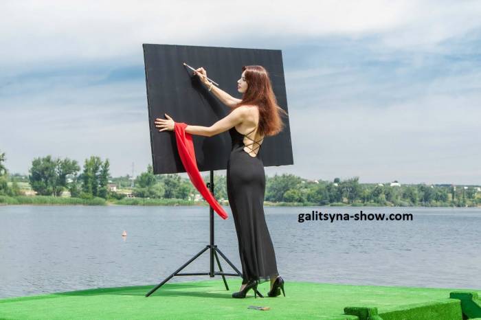 Танцующий художник в Казахстане, фотография 7