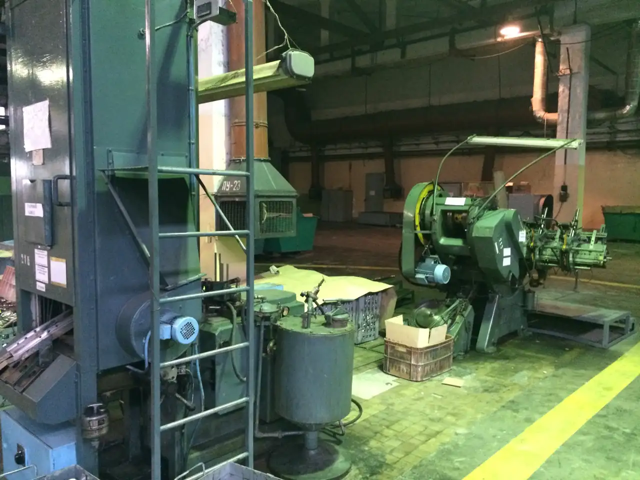 Автоматическая линия, дно аэрозольного баллона, фотография 3