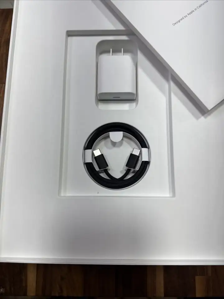 For sale iPad Pro 13 inch M4 256GB Space Black, Standard WiFi  5G Cellular Unlocked, фотография 3