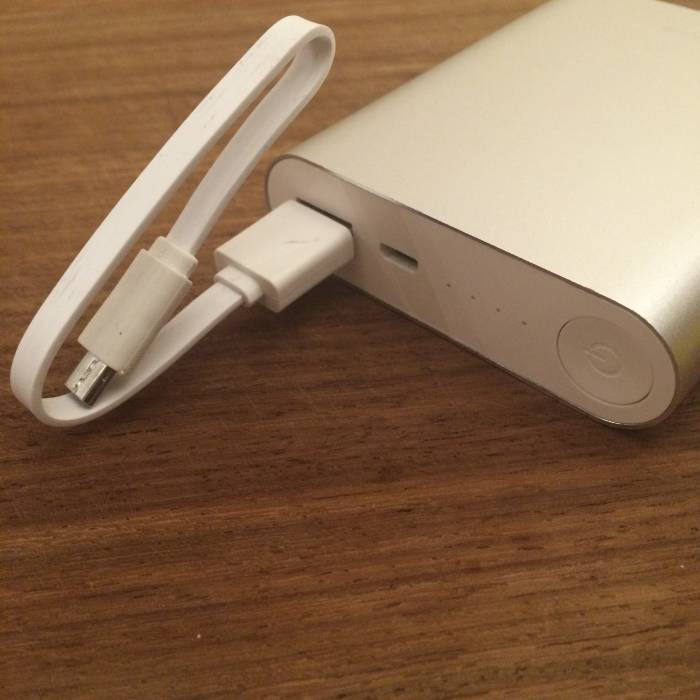 Аккумулятор для телефона Xiaomi на 10400 mAh - серебро, фотография 5