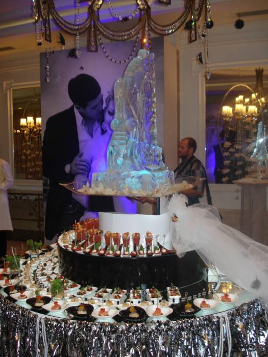 Ледяные фигуры для мероприятии в Алматы, фотография 2