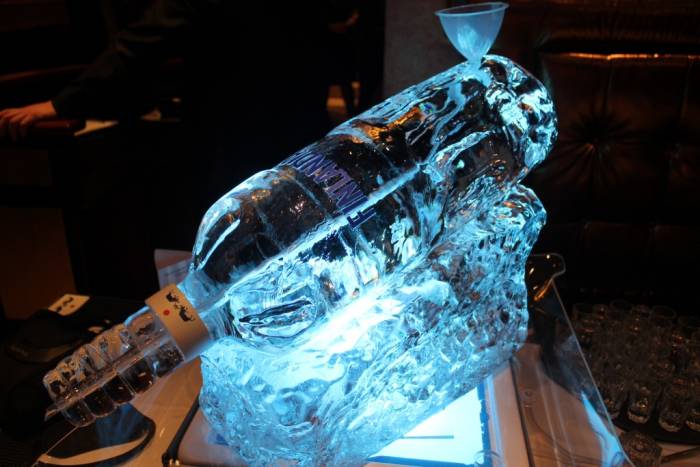 Ледяные фигуры для мероприятии в Алматы, фотография 3