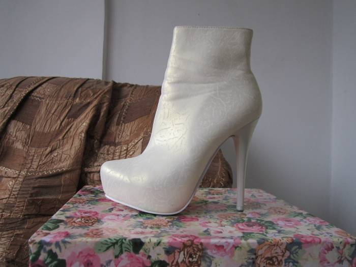 Белые сапожки, фотография 1