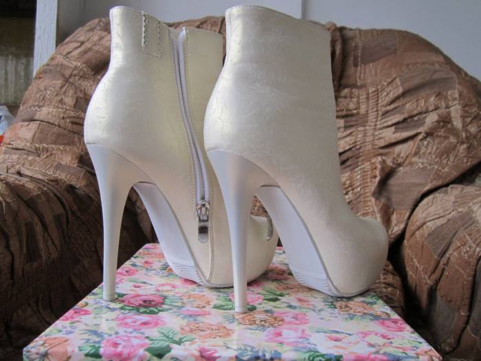 Белые сапожки, фотография 4