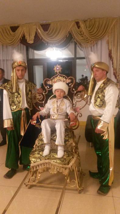 трон с сопровождением, фотография 2