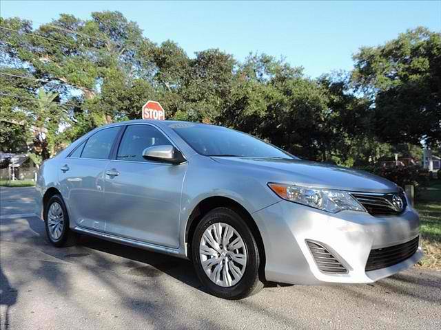 2012 Toyota Camry LE, фотография 1