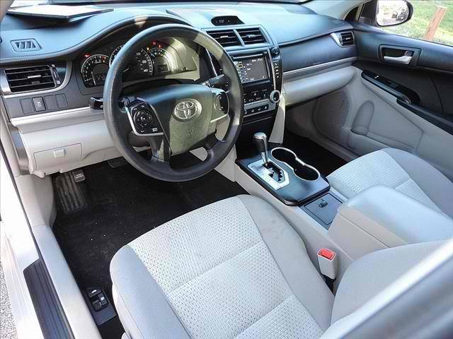 2012 Toyota Camry LE, фотография 5